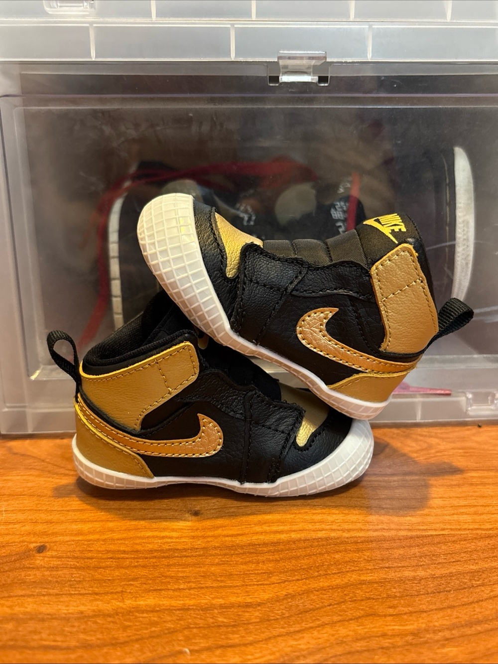 Air Jordan 1 Retro OG Crib Bootie Black Gold AT3745-071 Baby Shoes Sz 3C NWOB - Picture 5 of 7